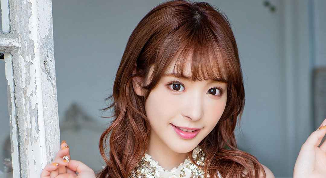 Kana Momonogi, actriz y modelo japonesa